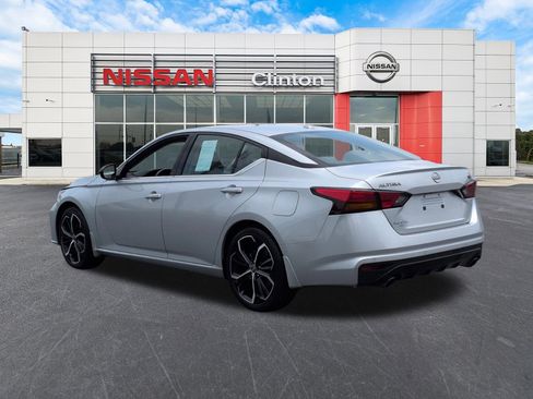 Used 2024 Nissan Altima 2.5 SR w/ SR Premium Package FWD image 5