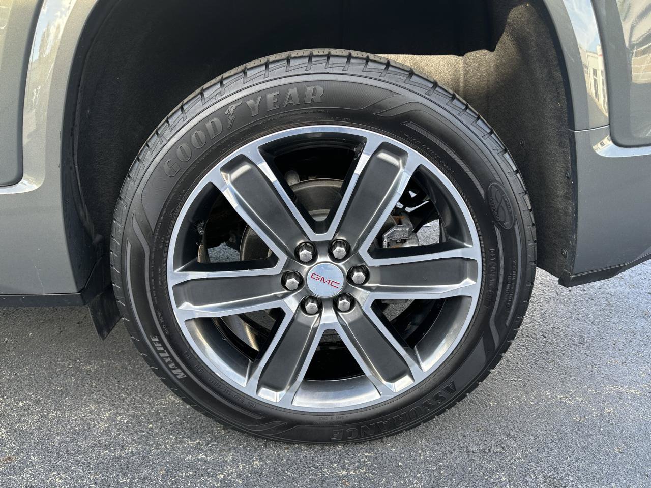 Used 2018 GMC Acadia Denali w/ Technology Package AWD/4WD image 87