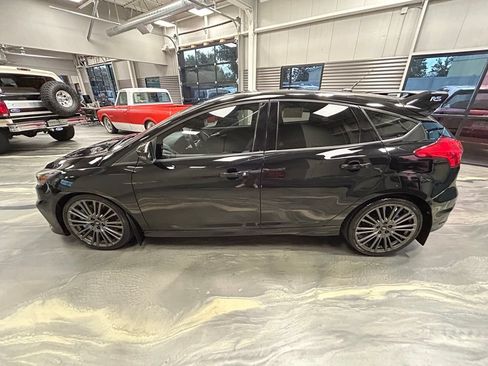Used 2017 Ford Focus RS AWD/4WD image 31