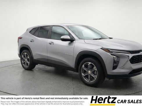 Used 2025 Chevrolet Blazer LT image 1