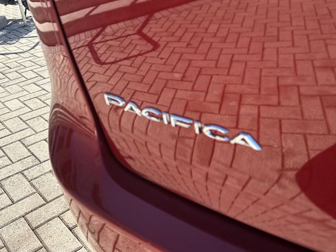 New 2026 Chrysler Pacifica Limited FWD image 10