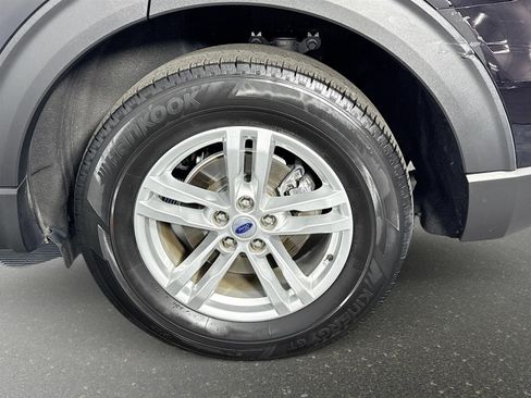 Used 2023 Ford Explorer XLT image 30