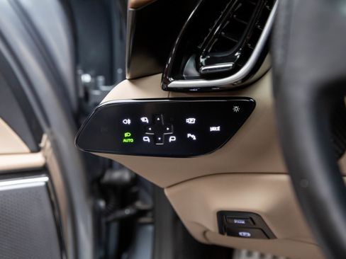 Used 2024 Ferrari Roma Spider image 25