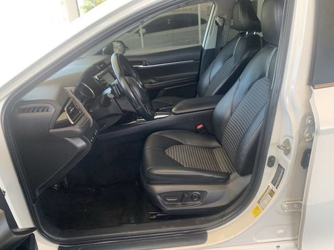 Used 2020 Toyota Camry SE w/ Carpet Mat Package image 6