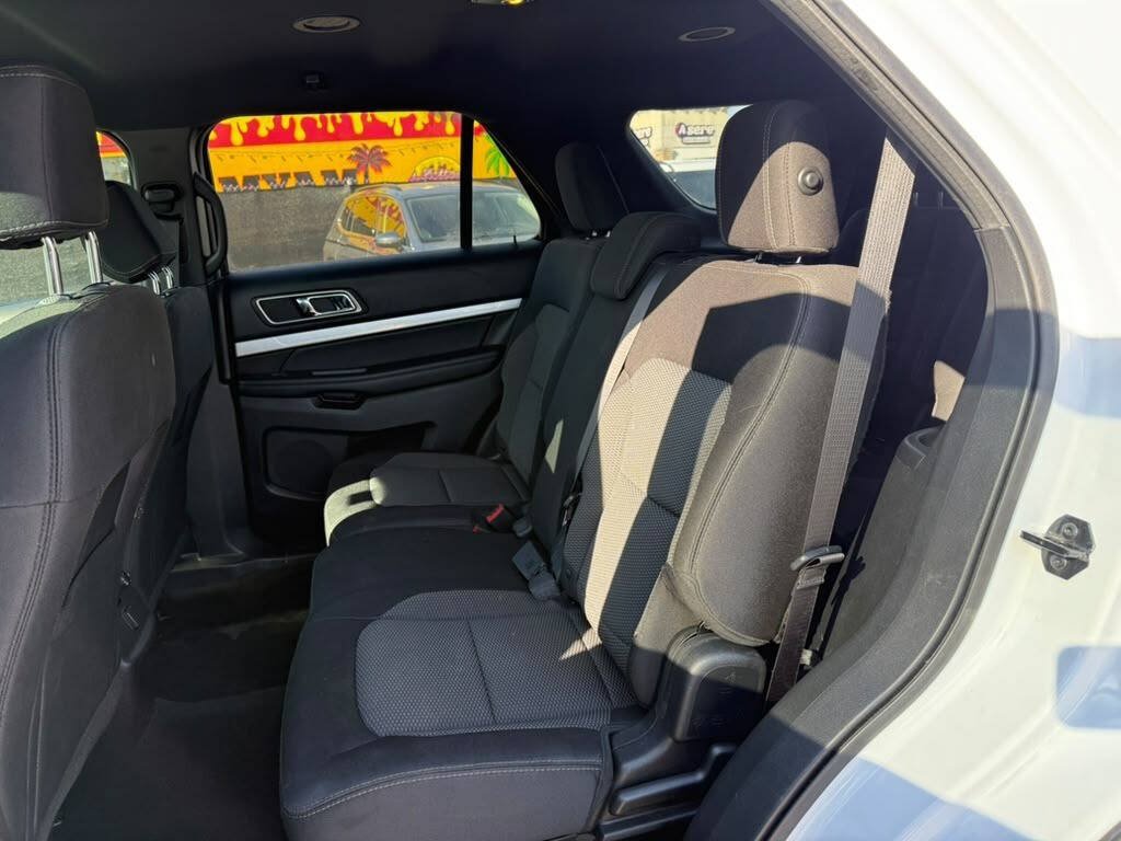 Used 2017 Ford Explorer XLT w/ Equipment Group 201A FWD image 22