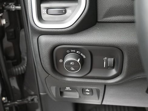 Used 2024 RAM 1500 Big Horn AWD/4WD image 29
