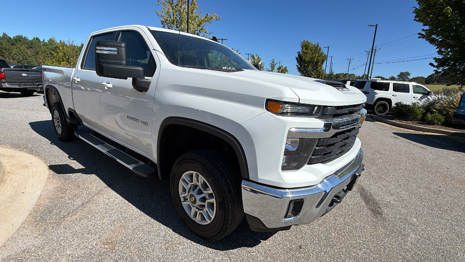Used 2025 Chevrolet Silverado 2500 LT w/ Convenience Package AWD/4WD image 5