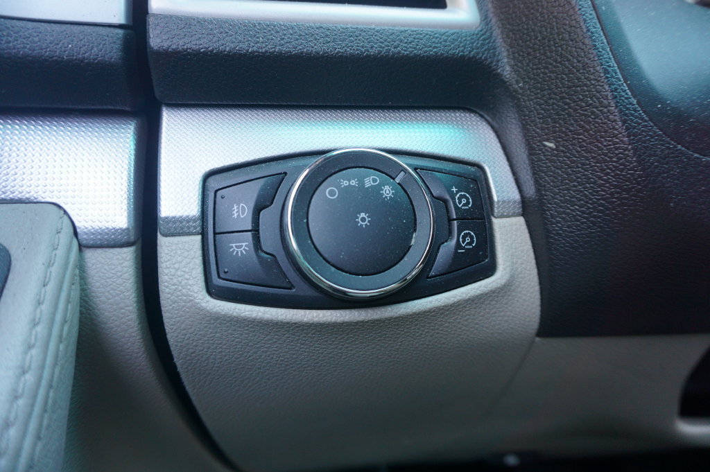Used 2013 Ford Explorer XLT FWD image 4