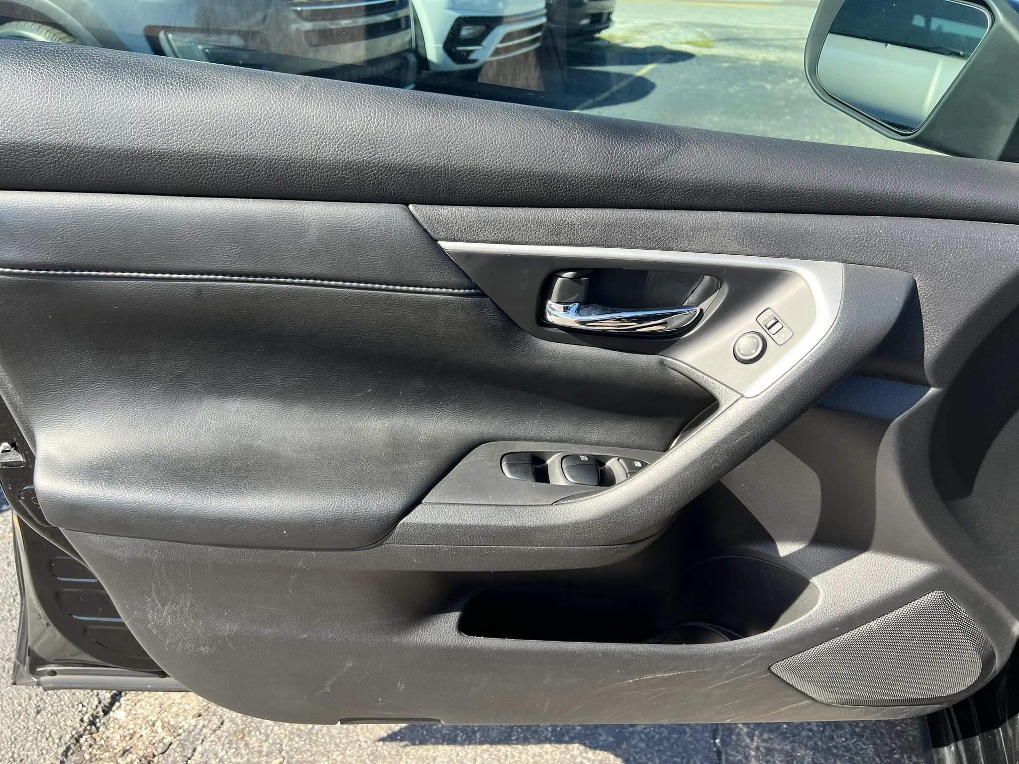 Used 2017 Nissan Altima 2.5 SR FWD image 9