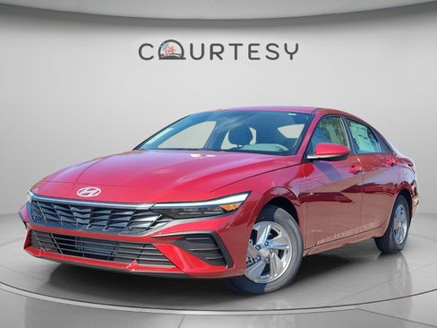 New 2026 Hyundai Elantra SE FWD image 2