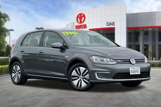 Used 2017 Volkswagen e-Golf SE w/ DC Fast Charging Package FWD image 2