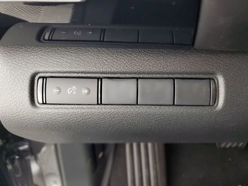 New 2025 Nissan Pathfinder S image 25