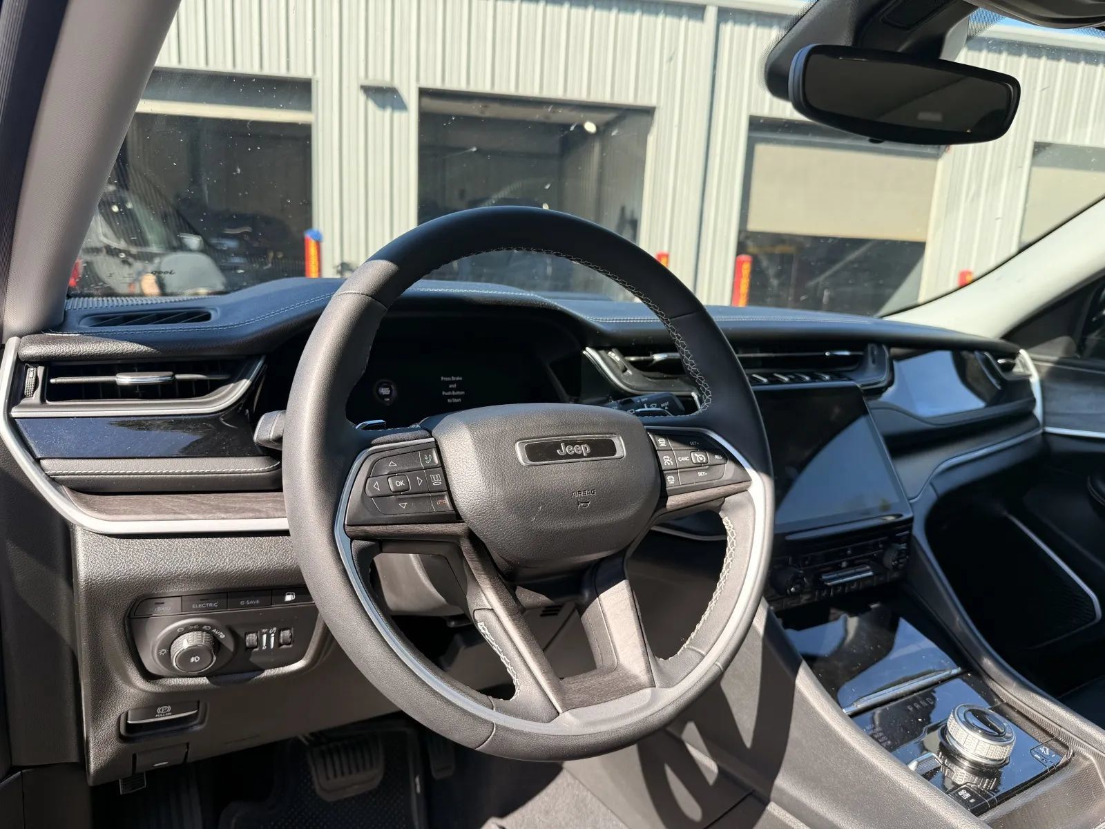 Used 2023 Jeep Grand Cherokee 4WD 4xe image 7