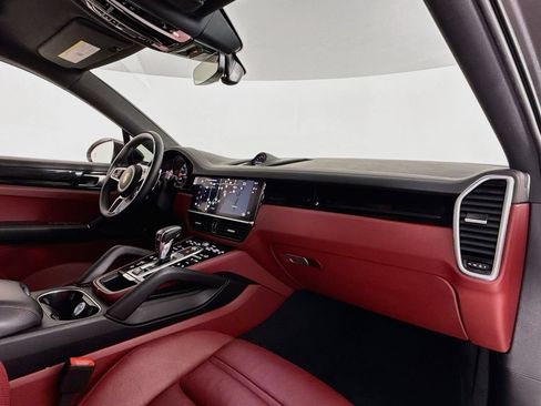 Certified 2023 Porsche Cayenne Coupe AWD/4WD image 17