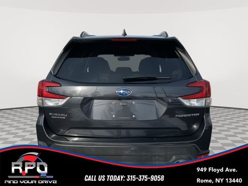 Used 2019 Subaru Forester Premium w/ All-Weather Package image 4