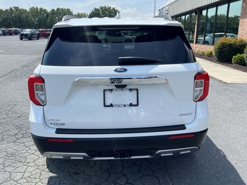 Used 2023 Ford Explorer XLT w/ Equipment Group 202A AWD/4WD image 8