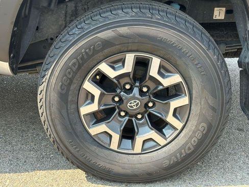 Certified 2023 Toyota Tacoma TRD Off-Road w/ Technology Package AWD/4WD image 14