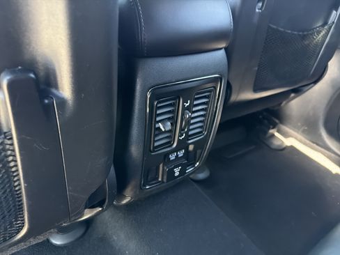Used 2019 Jeep Grand Cherokee Limited AWD/4WD image 13
