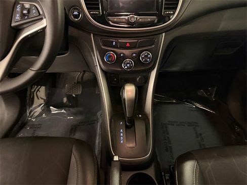 Used 2018 Chevrolet Trax LT w/ LT Convenience Package image 11