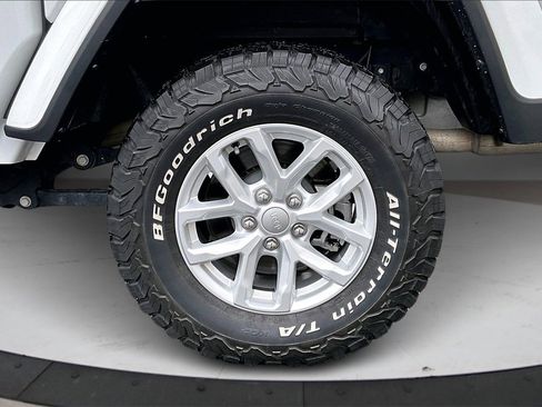 Certified 2023 Jeep Gladiator Sport image 33