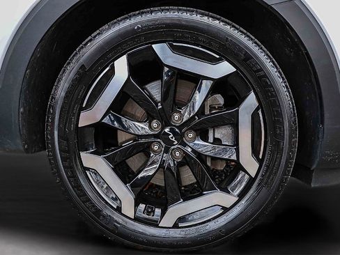 Certified 2023 Kia Telluride EX w/ EX Captain's Chair Package image 28