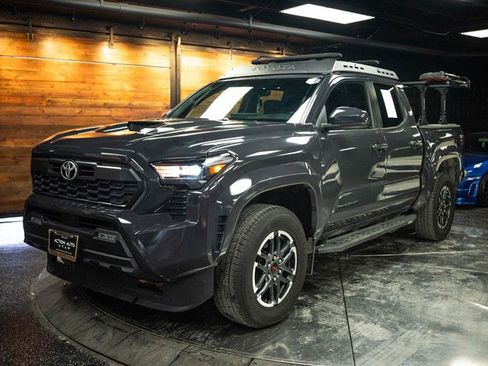 Used 2024 Toyota Tacoma TRD Sport AWD/4WD image 2