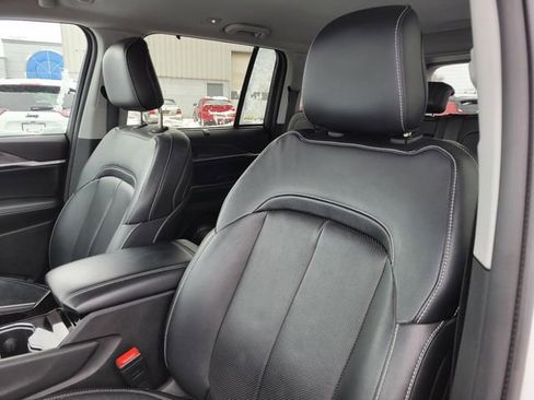 Used 2023 Jeep Grand Cherokee Limited w/ Luxury Tech Group II image 23