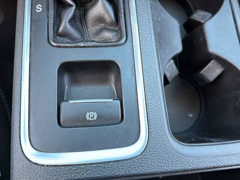 Used 2017 Ford Escape SE FWD image 8