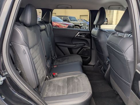 Used 2025 Mitsubishi Outlander SE AWD/4WD image 34