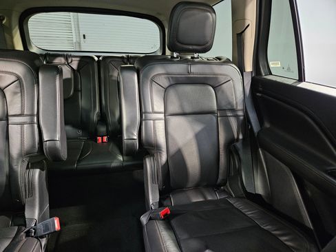 Used 2024 Lincoln Aviator Reserve AWD/4WD image 14