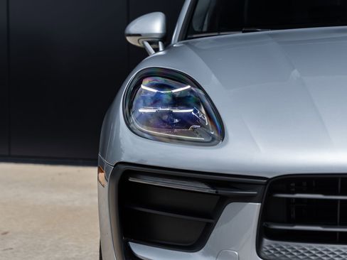Certified 2025 Porsche Macan image 20