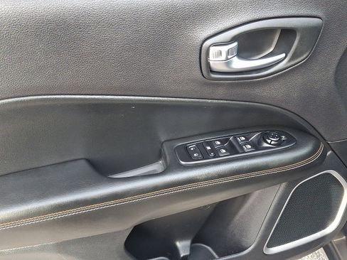 Used 2020 Jeep Compass Latitude image 12