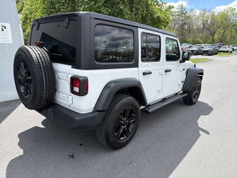 Used 2021 Jeep Wrangler Unlimited Sport AWD/4WD image 3