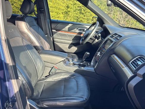 Used 2017 Ford Explorer Platinum image 12