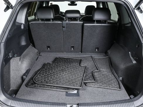 Used 2024 Volkswagen Tiguan SE R-Line image 29