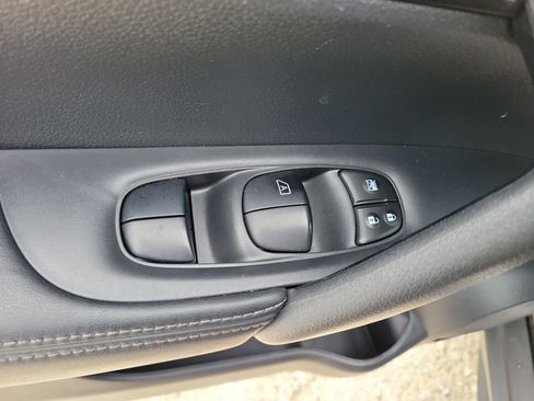 Used 2020 Nissan Rogue S FWD image 20