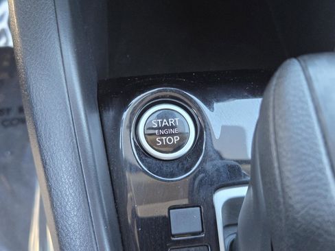 Used 2022 Nissan Versa SV image 14