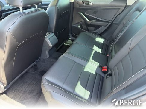 Used 2022 Volkswagen Jetta SE w/ Panoramic Sunroof Package FWD image 16