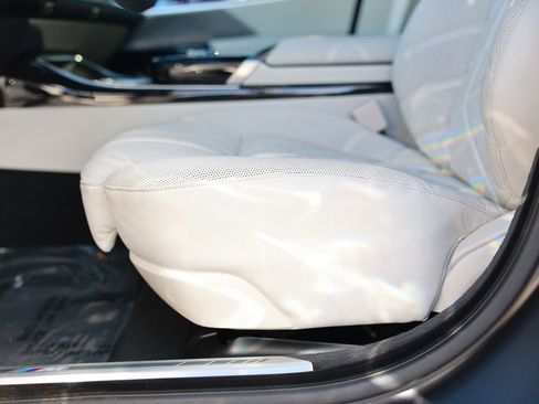 Used 2025 BMW i7 xDrive60 w/ Executive Package image 19