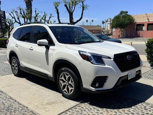 Used 2023 Subaru Forester Premium image 3