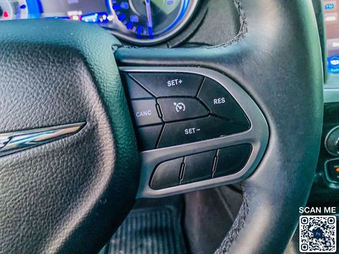 Used 2018 Chrysler 300 Touring L image 22