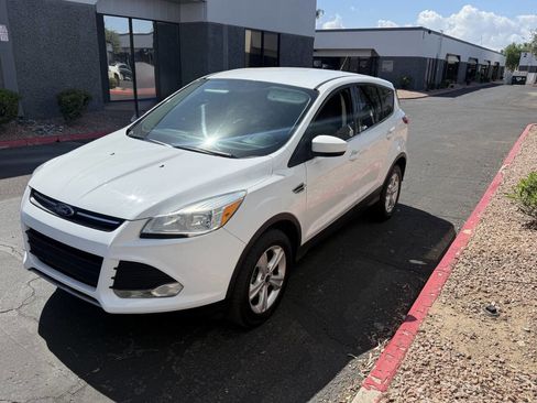 Used 2016 Ford Escape SE w/ SE Cold Weather Package AWD/4WD image 3
