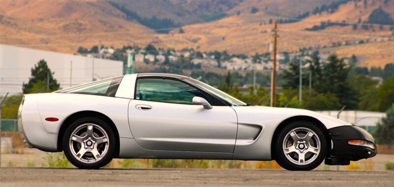 Used 1999 Chevrolet Corvette Coupe w/ Memory Pkg RWD image 6