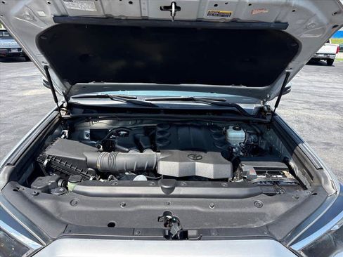 Used 2018 Toyota 4Runner Limited AWD/4WD image 31