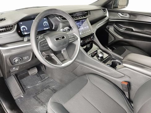 Used 2025 Jeep Grand Cherokee L Laredo AWD/4WD image 17