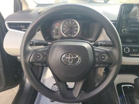 Used 2022 Toyota Corolla LE image 19