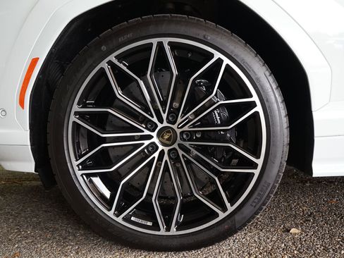 Used 2026 Lamborghini Urus SE image 37