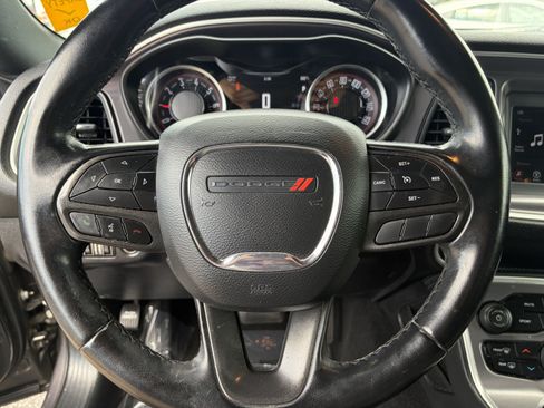 Used 2020 Dodge Challenger SXT RWD image 27