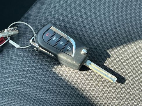 Used 2025 Toyota Corolla LE image 21