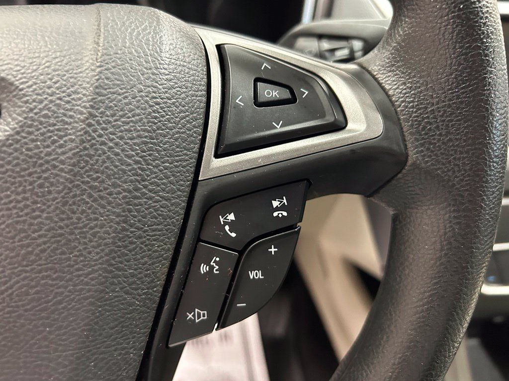Used 2017 Ford Fusion SE FWD image 11